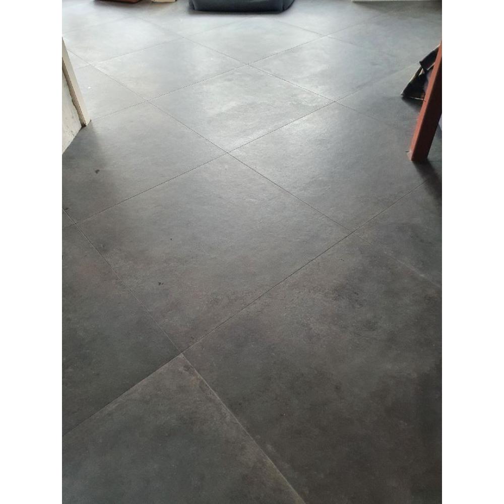 retifikalt elcsiszolt grafit greslap fagyallo terasz modern minimal jarolap padlolap padloburkolat nappali beton retifikalt.jpg